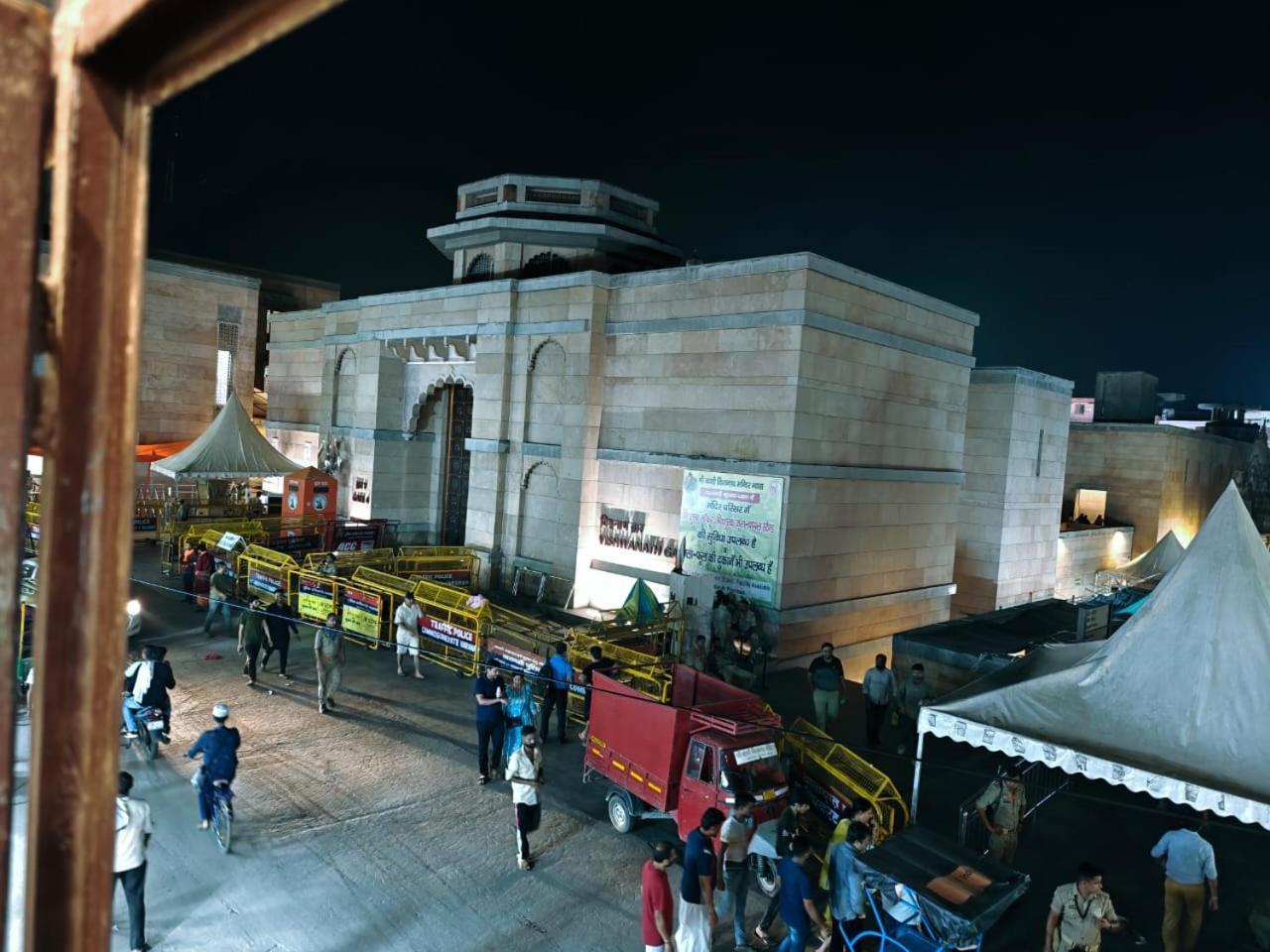 Shri Kailash Pati Guest House- Opposite Kashi Vishwanath Temple Varanasi Bagian luar foto