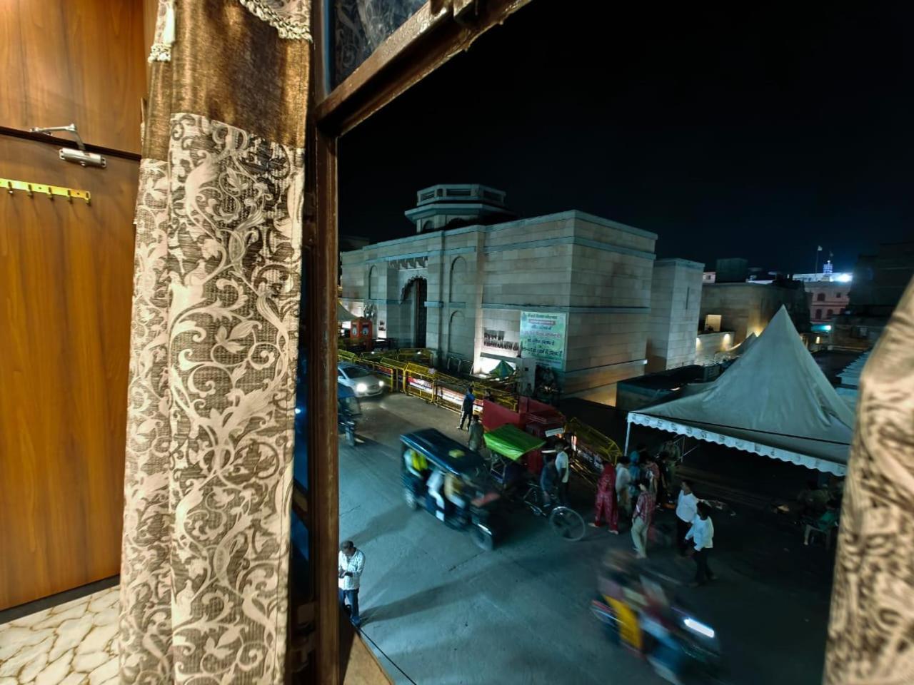 Shri Kailash Pati Guest House- Opposite Kashi Vishwanath Temple Varanasi Bagian luar foto