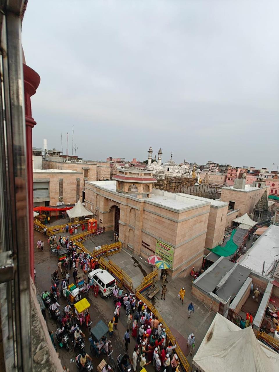 Shri Kailash Pati Guest House- Opposite Kashi Vishwanath Temple Varanasi Bagian luar foto